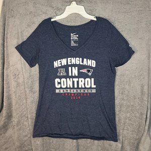 The Nike Tee Athletic Cut Womens XL Patriots Crewneck Graphic Football T-shirt